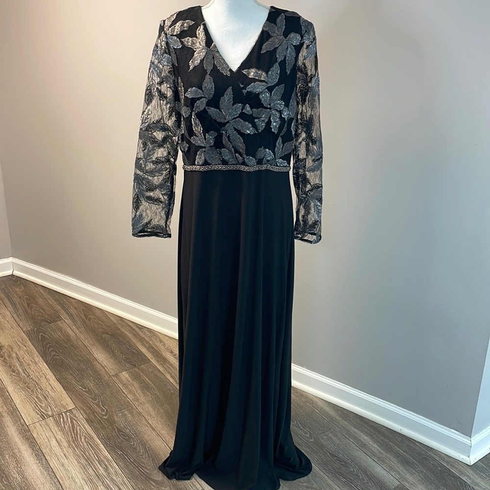 Le Bos sheer sleeve dress.